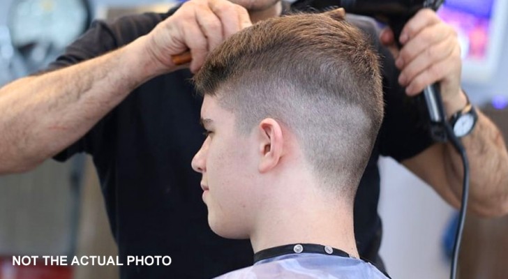 A escola coloca um menino de 14 anos em isolamento por seu "corte de cabelo extremo": a mãe fica furiosa