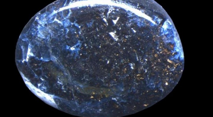 En otrolig "utomjordiskt" mineral som är hårdare än en diamant har upptäckts