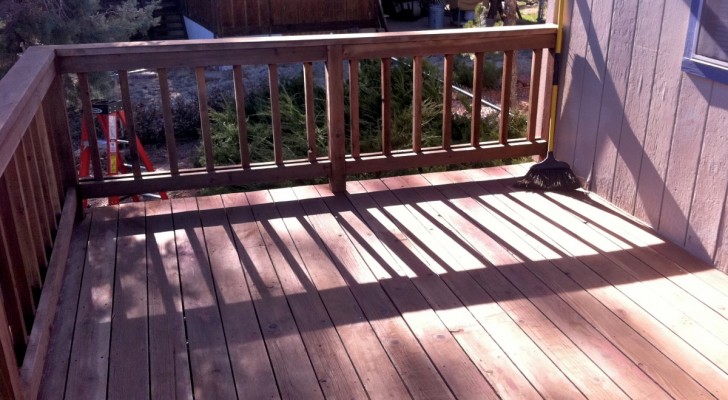 Pavimenti in legno da esterno: scopri i trucchi per ridipingerli al meglio