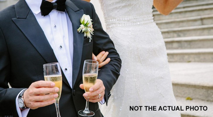 Sister was willing to help her brother financially for his wedding but she was dropped from the guest list : she withdraws her financing offer