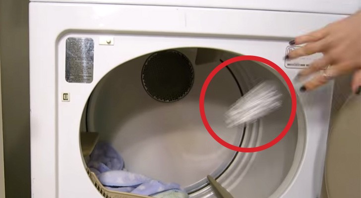 She has a genius trick to dry her clothes. The result is PERFECT!