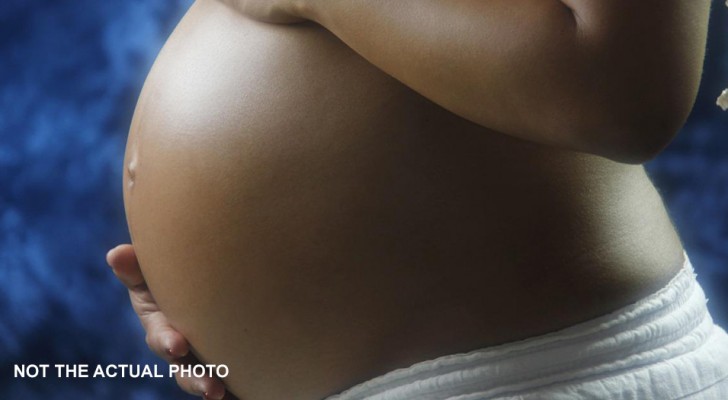 Ze ontdekt dat ze zwanger is van 2 identieke tweelingen: 