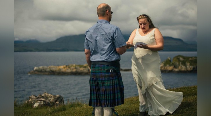 Några människor från Skottland räddar ett amerikanskt pars bröllop efter det att deras bagage tappas bort
