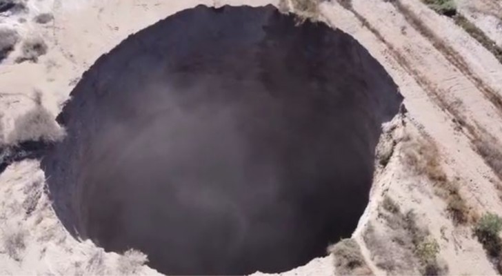 Conca profonda 200 metri si è aperta vicino a una miniera di rame in Cile: 