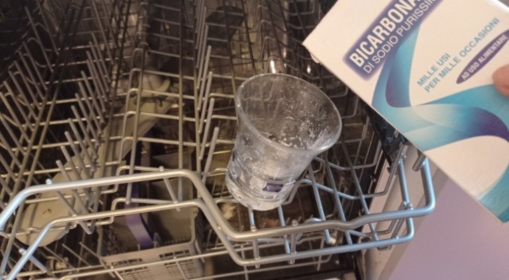 Cattivi odori nei bicchieri dopo il lavaggio in lavastoviglie: come eliminarli in poche mosse
