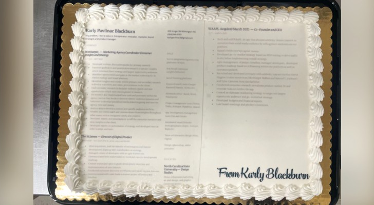Invia il suo CV stampato su una torta a un importante evento aziendale: 