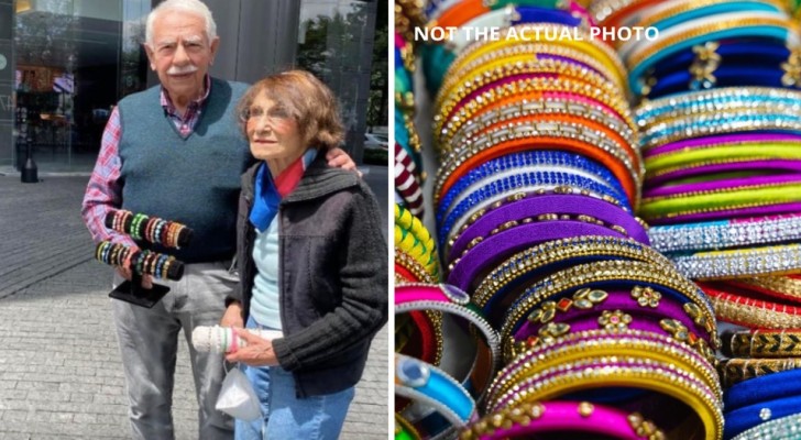 Un couple de personnes âgées photographié en train de vendre des bracelets faits main dans la rue : 