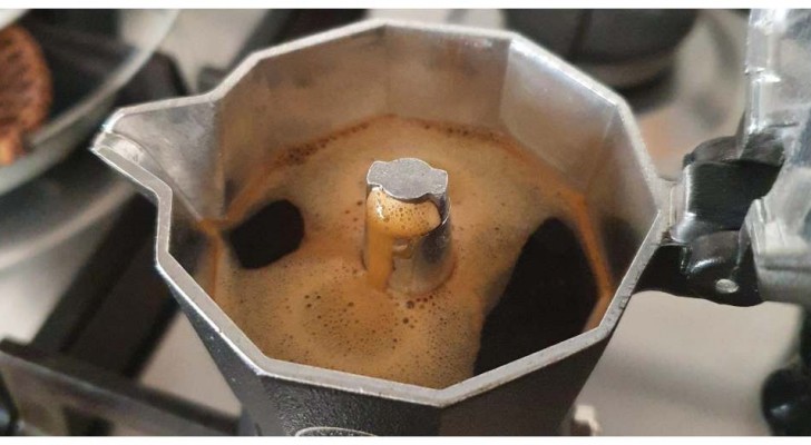 De mokkapot goed verzorgen voor kwaliteitskoffie: moet hij worden gewassen of niet?