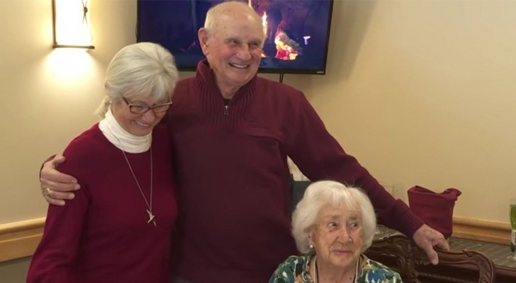 Gemelli festeggiano il loro 80° compleanno, ma la madre di 103 anni è la vera ospite d'onore