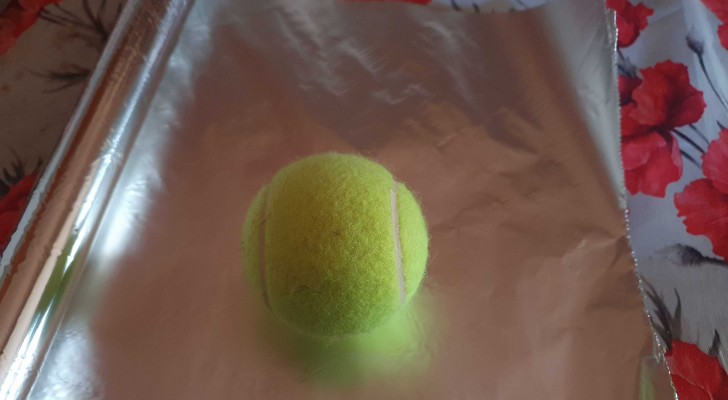 Een tennisbal en aluminiumfolie voor de droger: een truc om te proberen