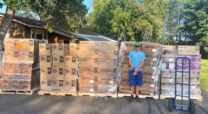 12-year-old raises $11,300 selling popcorn: he spends it on Christmas gifts for underprivileged kids