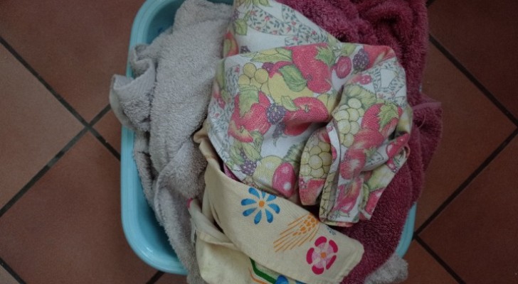 Lenzuola, asciugamani e canovacci da cucina: è possibile lavarli insieme?