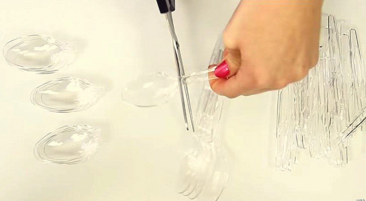 She cuts the tip of a spoon ... the result is a brilliant work of art!