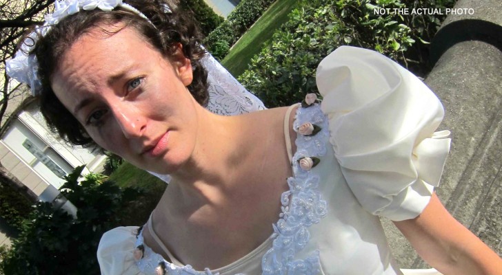Braut überrascht zukünftigen Ehemann, während sie kurz vor der Zeremonie von ihrer Mutter gestillt wird