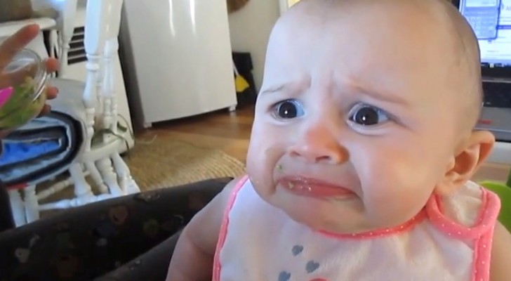 Mom and Dad give her avocado: the reaction of this baby is hilarious