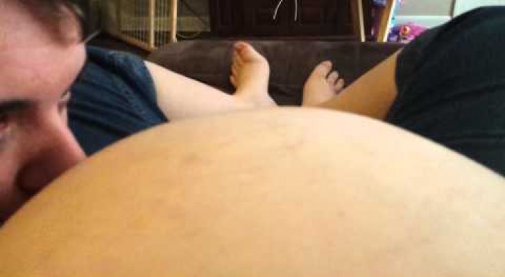 A dad makes some noises near mummy's belly, but didn't expect a REACTION like this one !