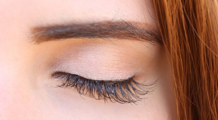Långa och tjocka ögonfransar med naturliga metoder: 3 grundläggande tips