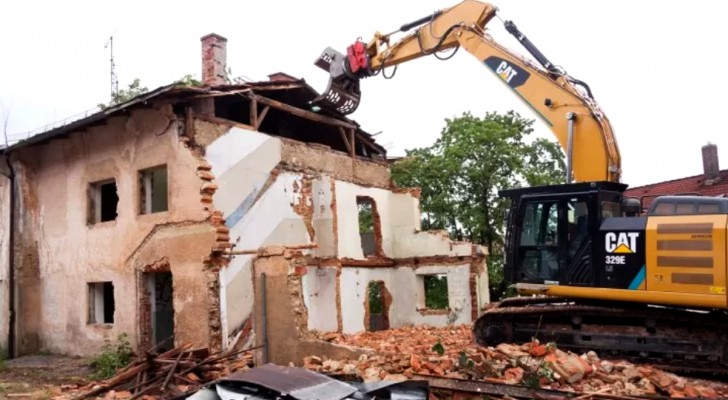 Construtor destrói uma casa de € 600.000 enquanto seus donos estão de férias