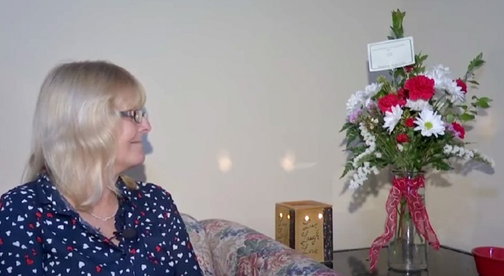Viuda sigue recibiendo regalos de su esposo fallecido: "es una emoción que se repite cada año" (+ VIDEO)