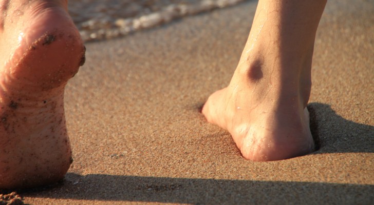 Probieren Sie Sandalen aus: So bekommen Sie in nur 10 Minuten weiche, glatte Füße