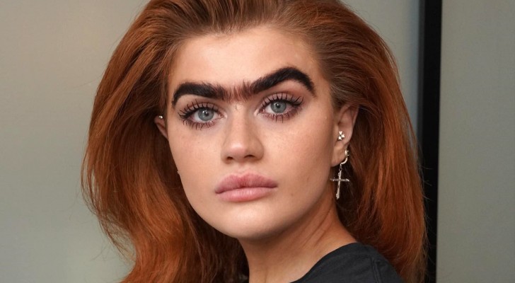 Model defies all prejudices and presents herself in front of everyone with her 'unibrow'