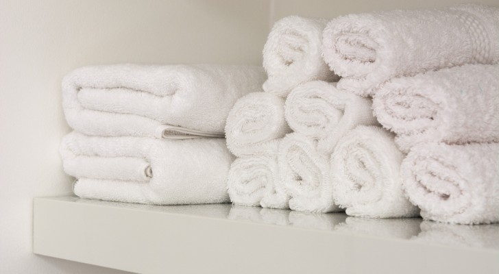 Weiße oder farbige Handtücher? Warum Sie bei Ihrer Badwäsche Weiß bevorzugen sollten