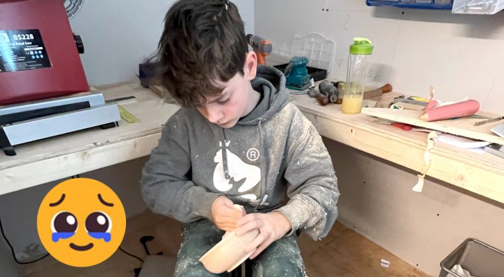 Op 12-jarige leeftijd bewerkt hij hout als een professional, maar wordt gepest vanwege zijn talent (+ VIDEO)