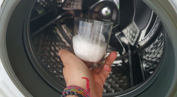 Wasmachine altijd in topconditie: één glas is genoeg geld en moeite besparen