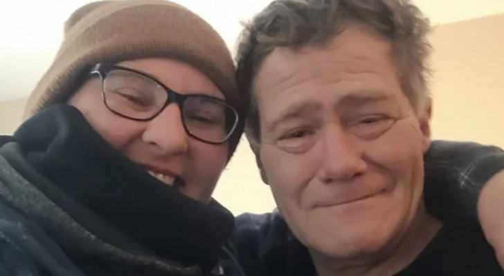 A woman stops to chat with a homeless man: a few days later, his life is turned upside down