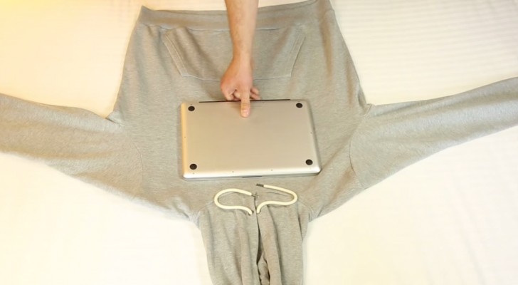 He wraps a sweatshirt around his laptop: here's a tricks that you couldn't live without!