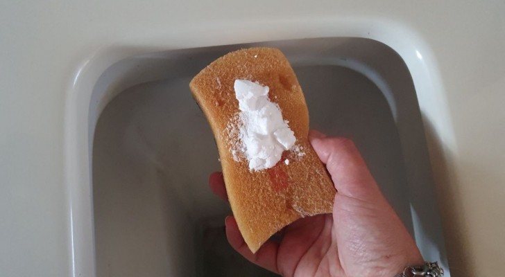 Gelbe Flecken in der Toilette: 2 einfache Methoden, um sie mit ein wenig Zitronensäure zu entfernen
