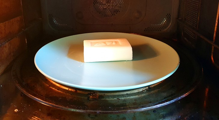 Was passiert mit einem Stück Seife in der Mikrowelle? Die Antwort ist keineswegs offensichtlich