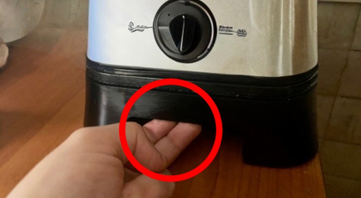 Non tutti sanno cosa si nasconde sotto il tostapane: ti basta cercare sul fondo