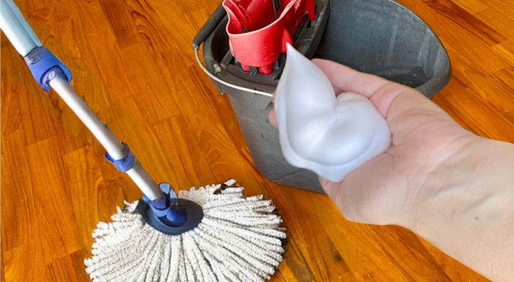 Många använder raklödder på golvmoppen: vet du varför?
