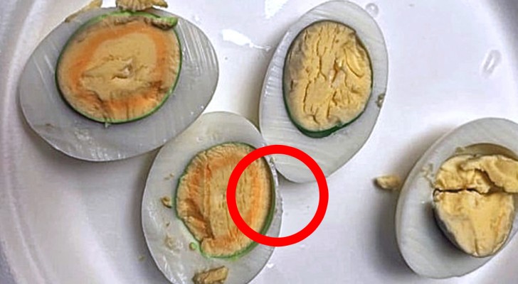 Du kan se det i hårdkokta ägg: vad indikerar den konstiga gröna ringen runt äggulan?