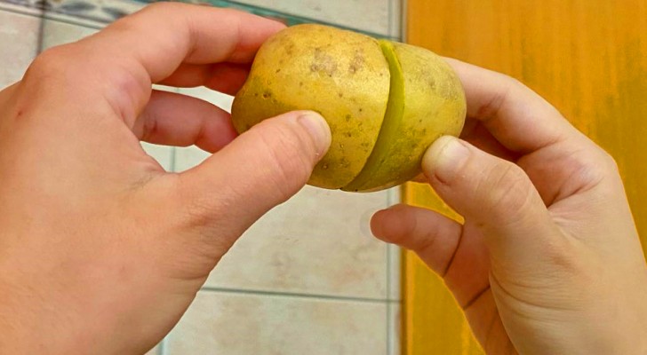 Molte persone strofinano le patate sugli specchi per un'insospettabile ragione