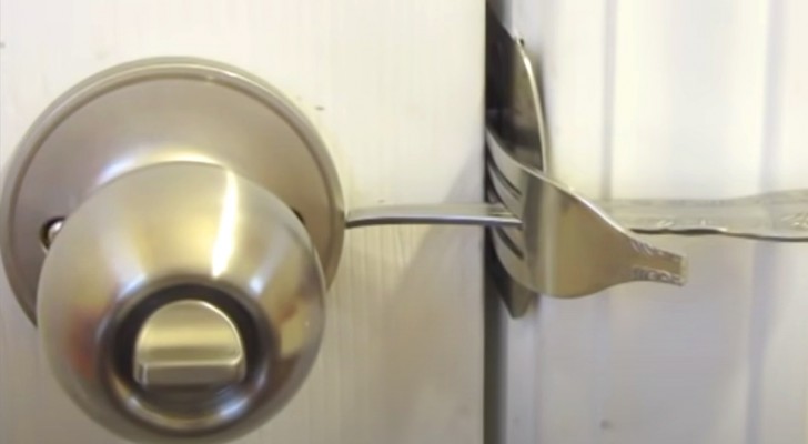 Knepet som låssmeder ofta föreslår: de vill applicera det även på din dörr