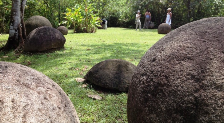 Intorno a queste sfere di pietra aleggia un mistero irrisolto: gli esperti non trovano una risposta