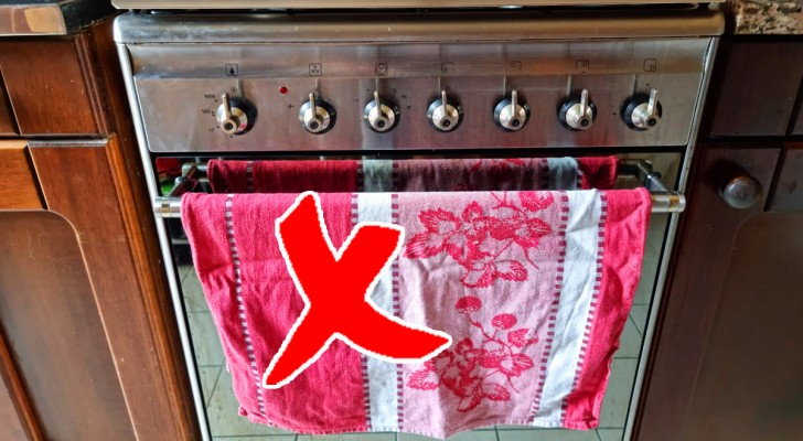 Nunca deberías colocar los paños de cocina sobre la puerta del horno: es una cuestión de salud