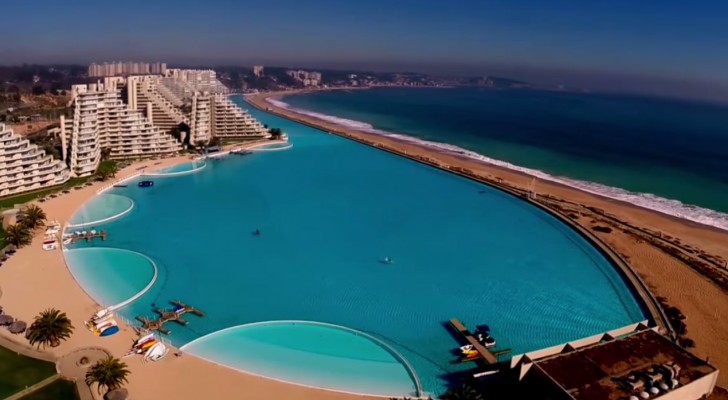Contruída em 5 anos e com 1 km de comprimento: a maior piscina do mundo!