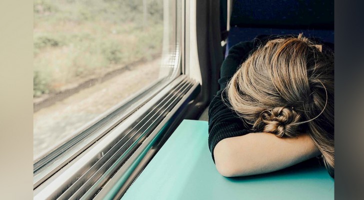 Zwangere vrouw valt flauw in de trein: de reden is ronduit angstaanjagend