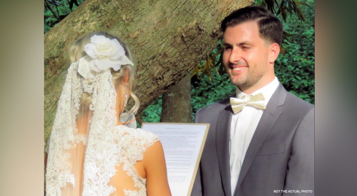 Bride pretends to read her wedding vows: instead, she recites a torrid text messages exchange