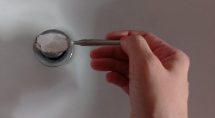 Eliminate i cattivi odori e profumate il vostro bagno in un attimo con il metodo del cucchiaio