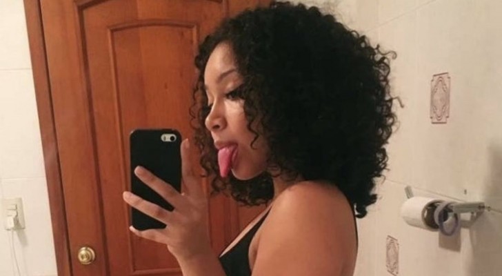 Elle publie un selfie dans la salle de bains, mais les internautes se concentrent sur deux détails particuliers