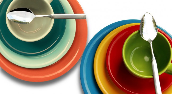 Cosa succede al nostro cervello quando mangiamo in piatti colorati: inimmaginabile
