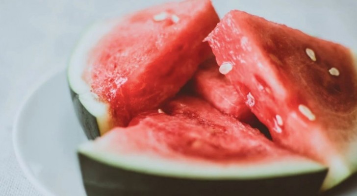 Mangi molta anguria d'estate? Ecco cosa può succedere al tuo organismo