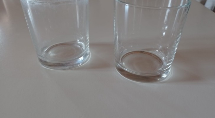 Met deze eenvoudige natuurlijke middelen kun je witte aanslag op glazen verwijderen