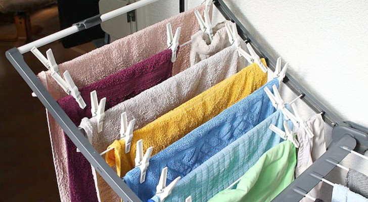 Man bör inte hänga tvätten på kvällen: vi förklarar varför man bör undvika det