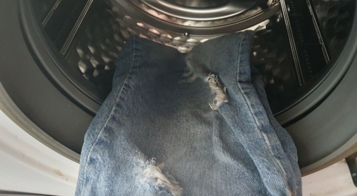 Lavare i jeans: qual è la temperatura migliore per non rovinarli?