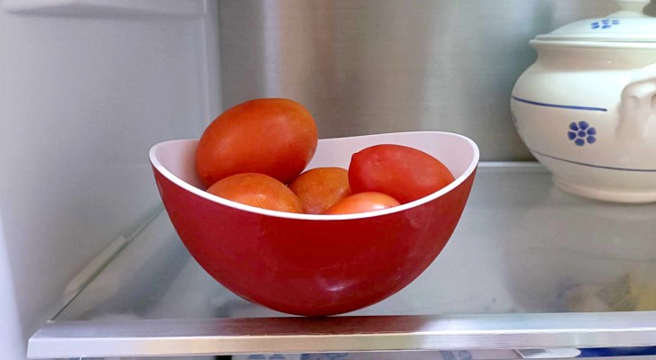 Pomodori in frigo: tutti lo fanno, ma ti sveliamo il motivo per cui non va bene